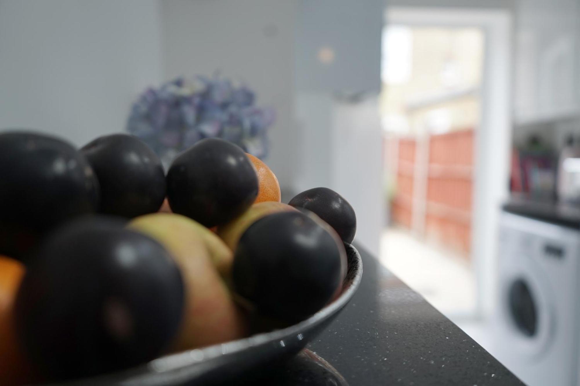 Beautiful London Home Sleeps 6, 2 Minutes To Metro Eksteriør billede