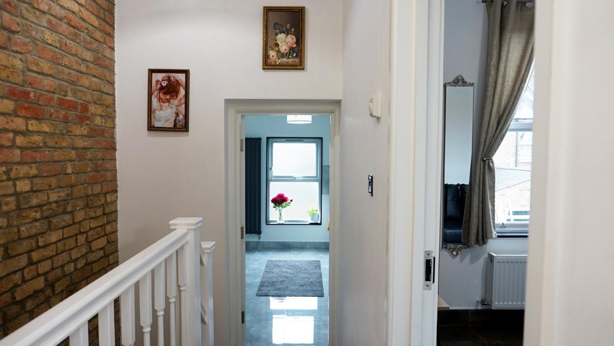 Beautiful London Home Sleeps 6, 2 Minutes To Metro Eksteriør billede