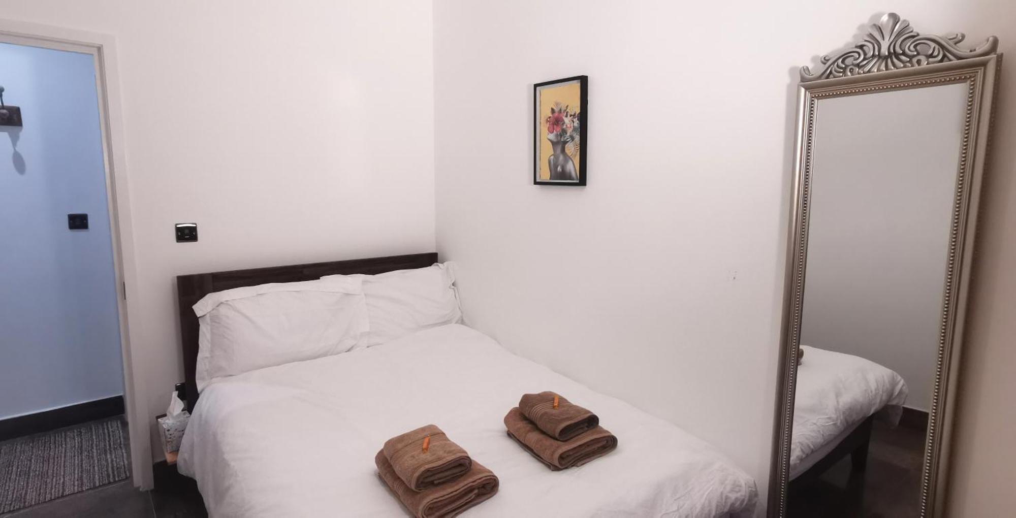 Beautiful London Home Sleeps 6, 2 Minutes To Metro Eksteriør billede